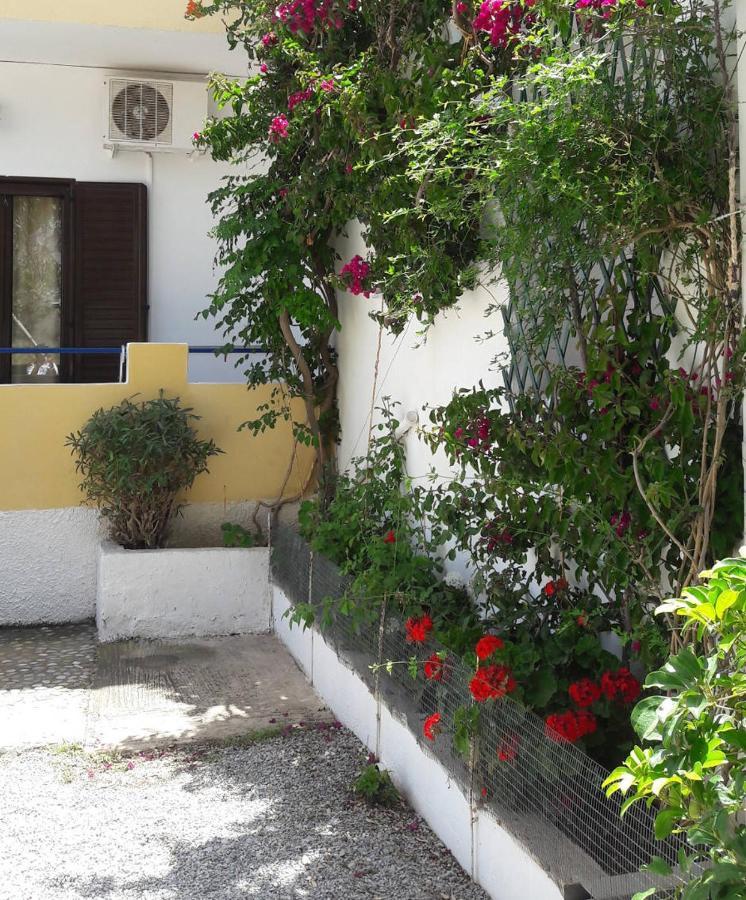 Artemis Rooms Frangocastelo Exterior photo